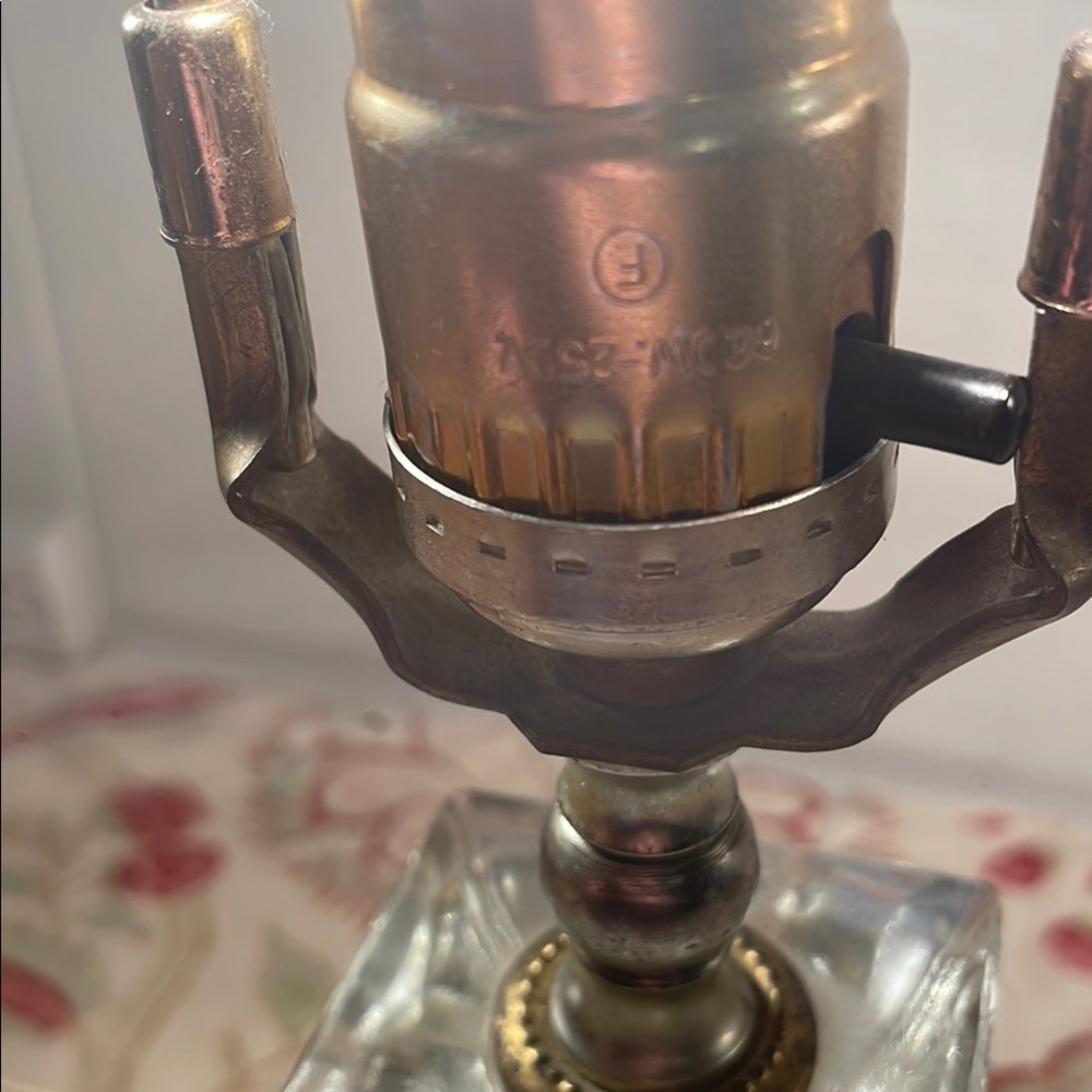 Clear Lucite Stacked Cube Table Lamp Art Deco or Mid Century - Picture 10 of 15
